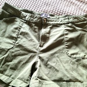 Army green plus size shorts